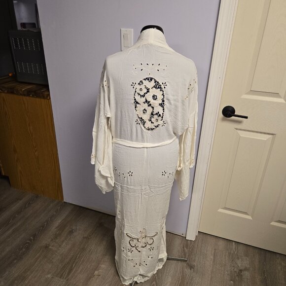 Spell & the Gypsy Collective Isla Bonita White Kimono, One Size, EUC - Picture 7 of 9